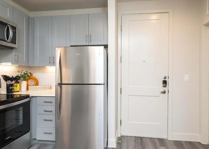 Modern In Worth - Queen Bed - Shops Apartment *