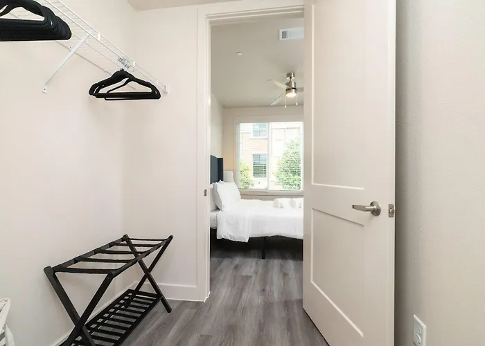 Modern In Worth - Queen Bed - Shops Apartment Fort Worth